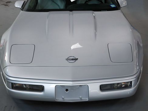 Used 1996 Chevrolet Corvette Convertible RWD image 4