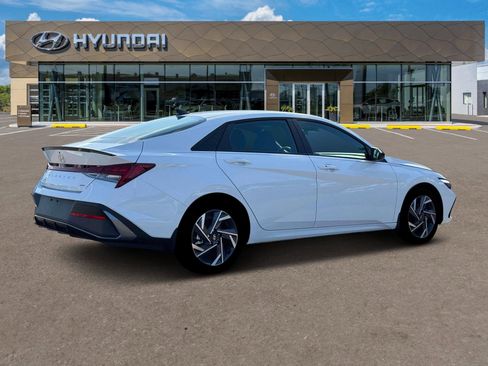 New 2025 Hyundai Elantra SEL image 8