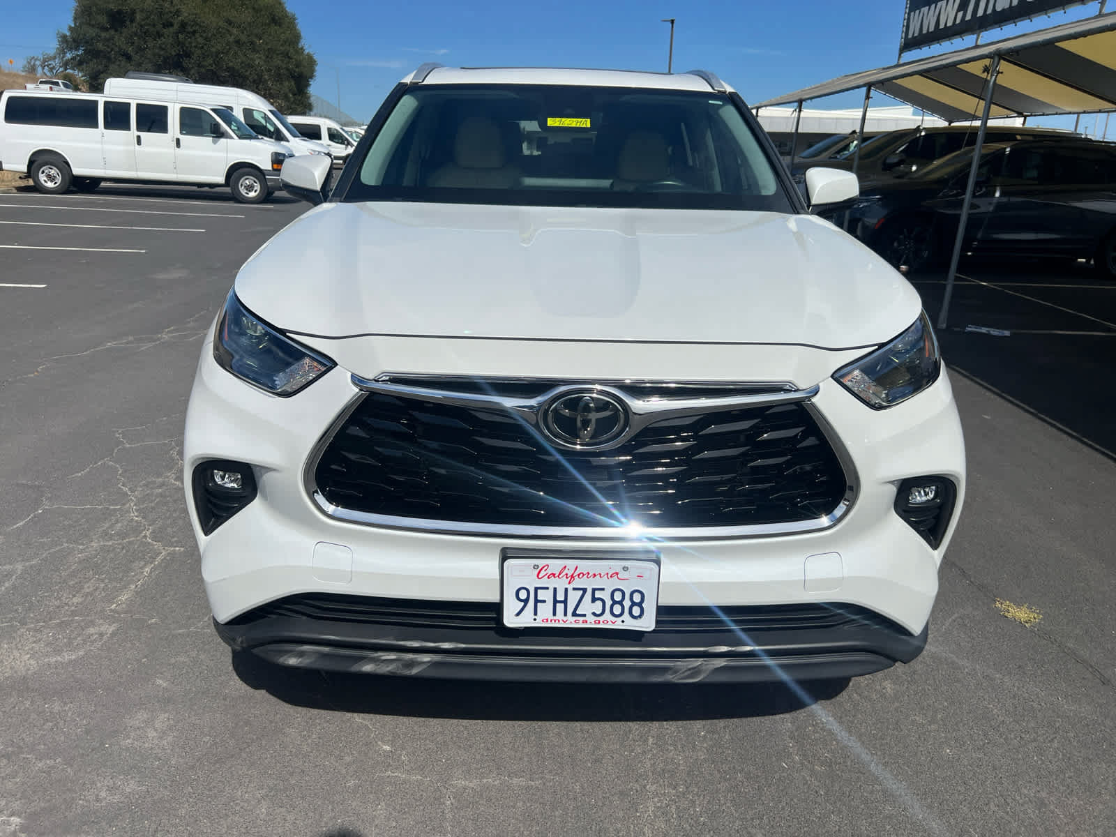 Used 2023 Toyota Highlander XLE AWD/4WD image 4