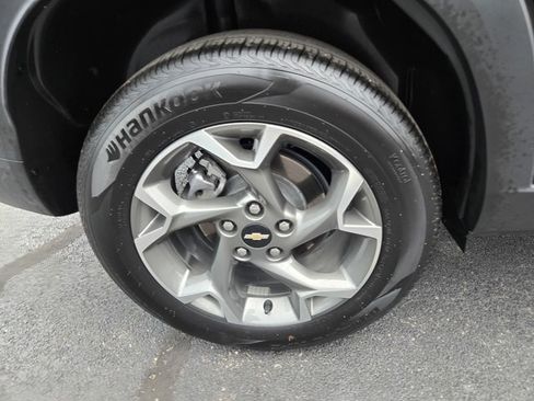 Used 2025 Chevrolet Trax LT w/ LT Convenience Package FWD image 39