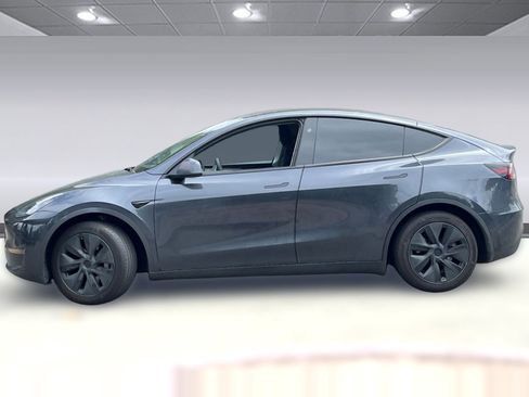 Used 2025 Tesla Model Y Long Range RWD image 2