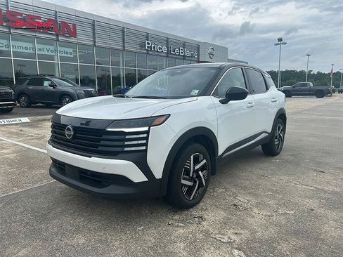 Used 2025 Nissan Kicks SV FWD image 2