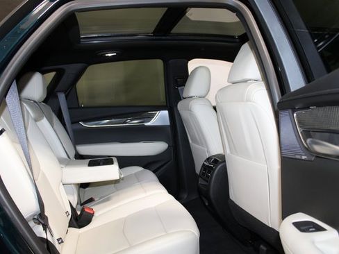 Certified 2025 Cadillac XT5 Sportv w/ Technology Package image 11