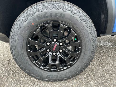 New 2026 GMC Canyon Elevation w/ Convenience Package image 9