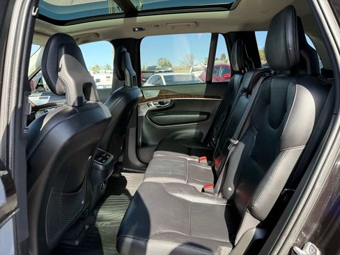 Used 2016 Volvo XC90 T6 Momentum w/ Momentum Plus Package AWD/4WD image 18