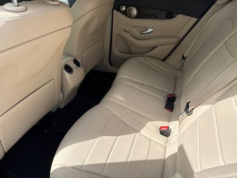 Used 2021 Mercedes-Benz GLC 300 4MATIC image 17