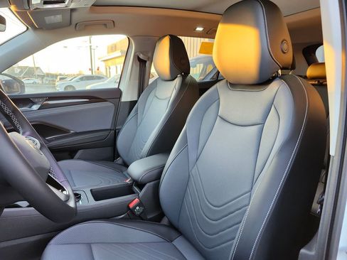 New 2026 Volkswagen Tiguan SE image 9