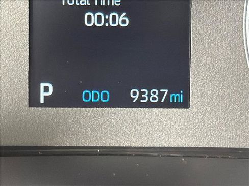 Used 2025 Toyota Corolla LE FWD image 23