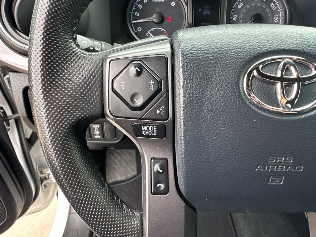 Used 2020 Toyota Tacoma TRD Off-Road w/ Advanced Technology Package AWD/4WD image 13