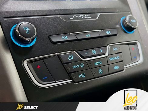 Used 2020 Ford Fusion SE image 15