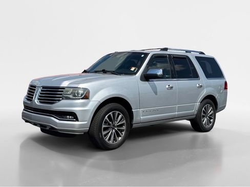 Used 2016 Lincoln Navigator Select AWD/4WD image 3
