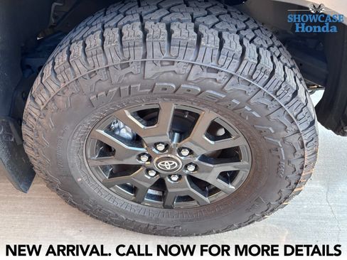 Used 2025 Toyota 4Runner SR5 AWD/4WD image 9