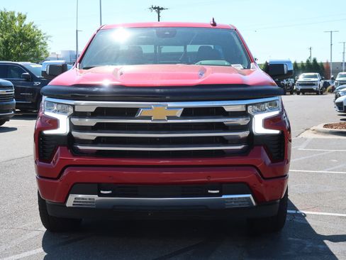 Used 2023 Chevrolet Silverado 1500 High Country AWD/4WD image 3