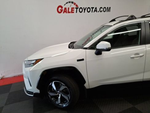 Used 2023 Toyota RAV4 SE w/ Weather & Moonroof Package AWD/4WD image 5