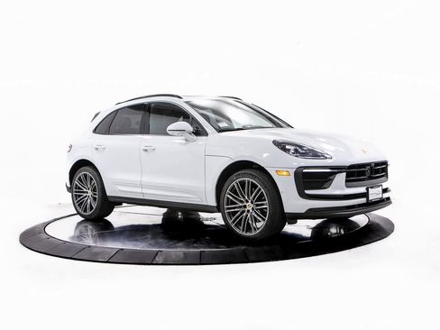 Certified 2025 Porsche Macan image 9