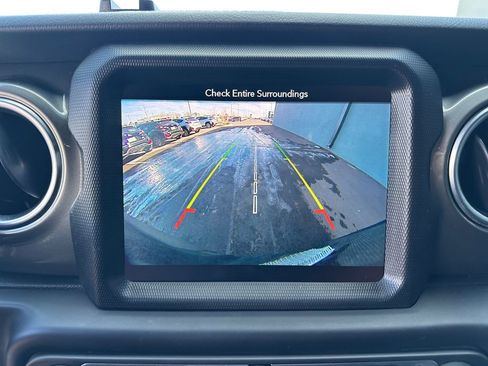 Used 2018 Jeep Wrangler Unlimited Sahara image 25