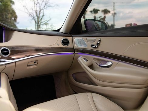 Used 2019 Mercedes-Benz S 560 Sedan w/ AMG Line Exterior image 39