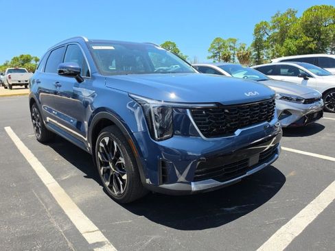 Certified 2025 Kia Sorento EX w/ Panoramic Sunroof Package FWD image 3
