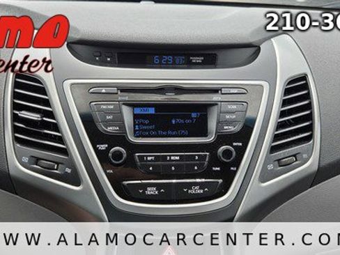 Used 2014 Hyundai Elantra SE image 38