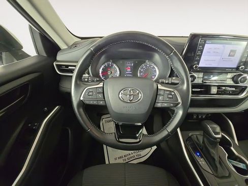 Used 2021 Toyota Highlander LE image 12