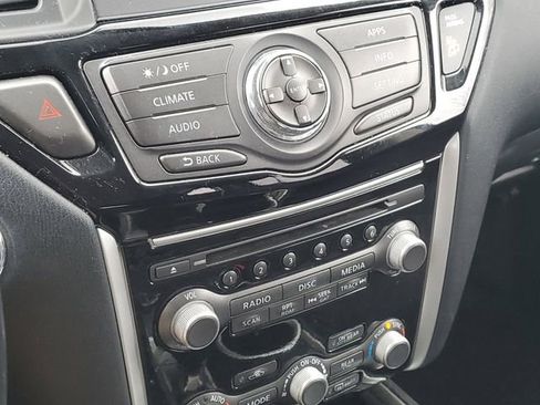 Used 2019 Nissan Pathfinder SV image 16