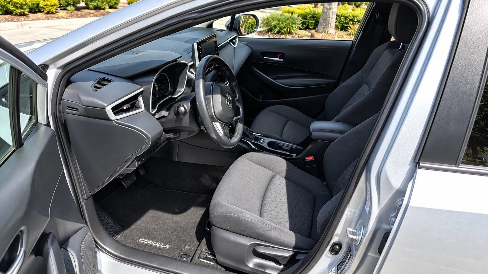 Used 2021 Toyota Corolla SE w/ Carpet Mat Package (TMS) FWD image 18