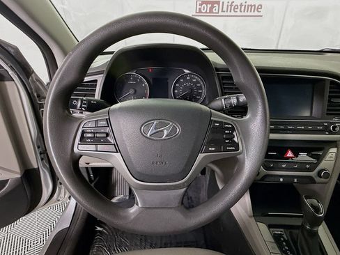 Used 2018 Hyundai Elantra SE w/ SE Connectivity Package 04 FWD image 18