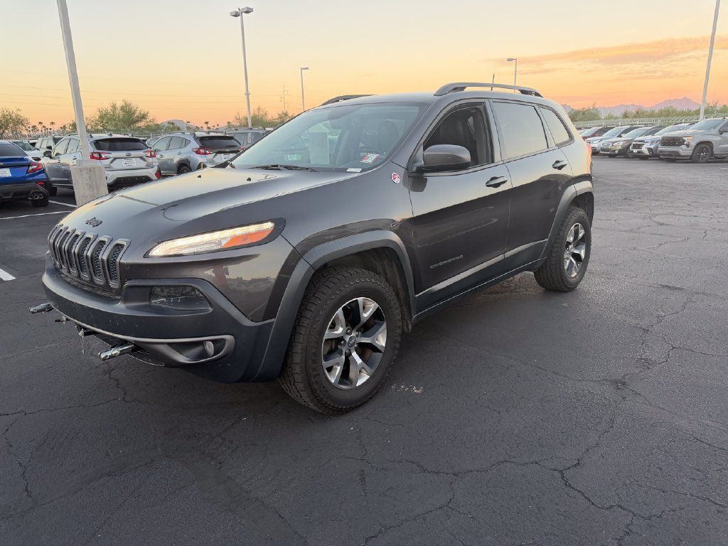 Used 2016 Jeep Cherokee Trailhawk w/ Comfort/Convenience Group AWD/4WD image 3
