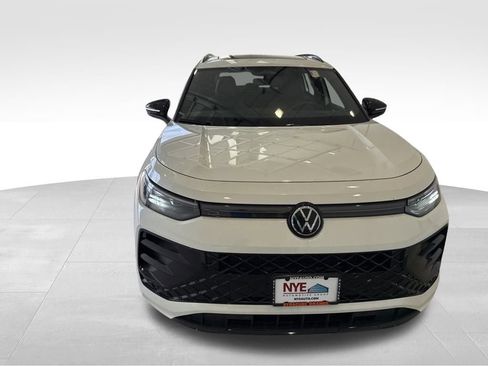 New 2025 Volkswagen Tiguan SE R-Line image 8