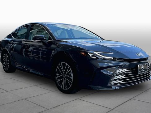 Used 2026 Toyota Camry XLE FWD image 3