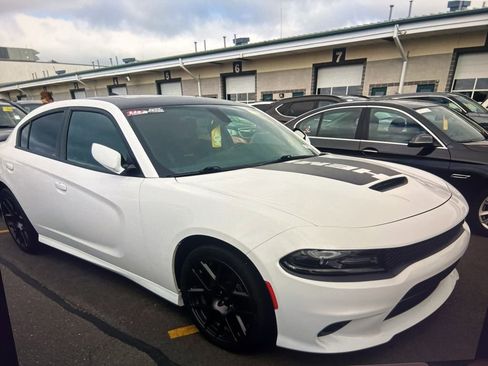 Used 2017 Dodge Charger R/T RWD image 4
