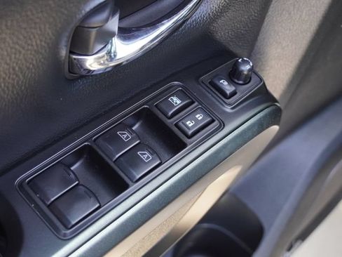 Used 2024 Nissan Titan PRO-4X w/ Pro-4x Convenience Package AWD/4WD image 22