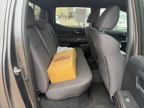 Used 2017 Toyota Tacoma TRD Sport w/ Tow Package (A/T) image 20