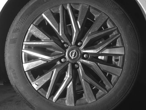 Used 2025 Nissan Altima 2.5 SV FWD image 13