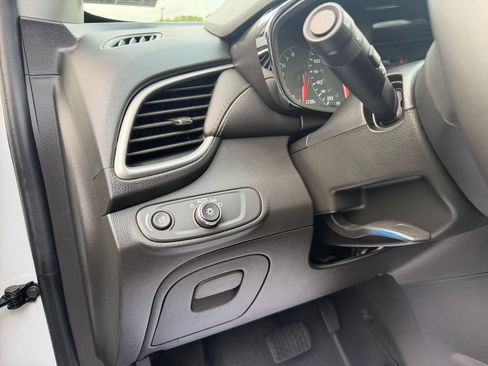 Used 2021 Chevrolet Trax LT w/ Premium Seat Package AWD/4WD image 31