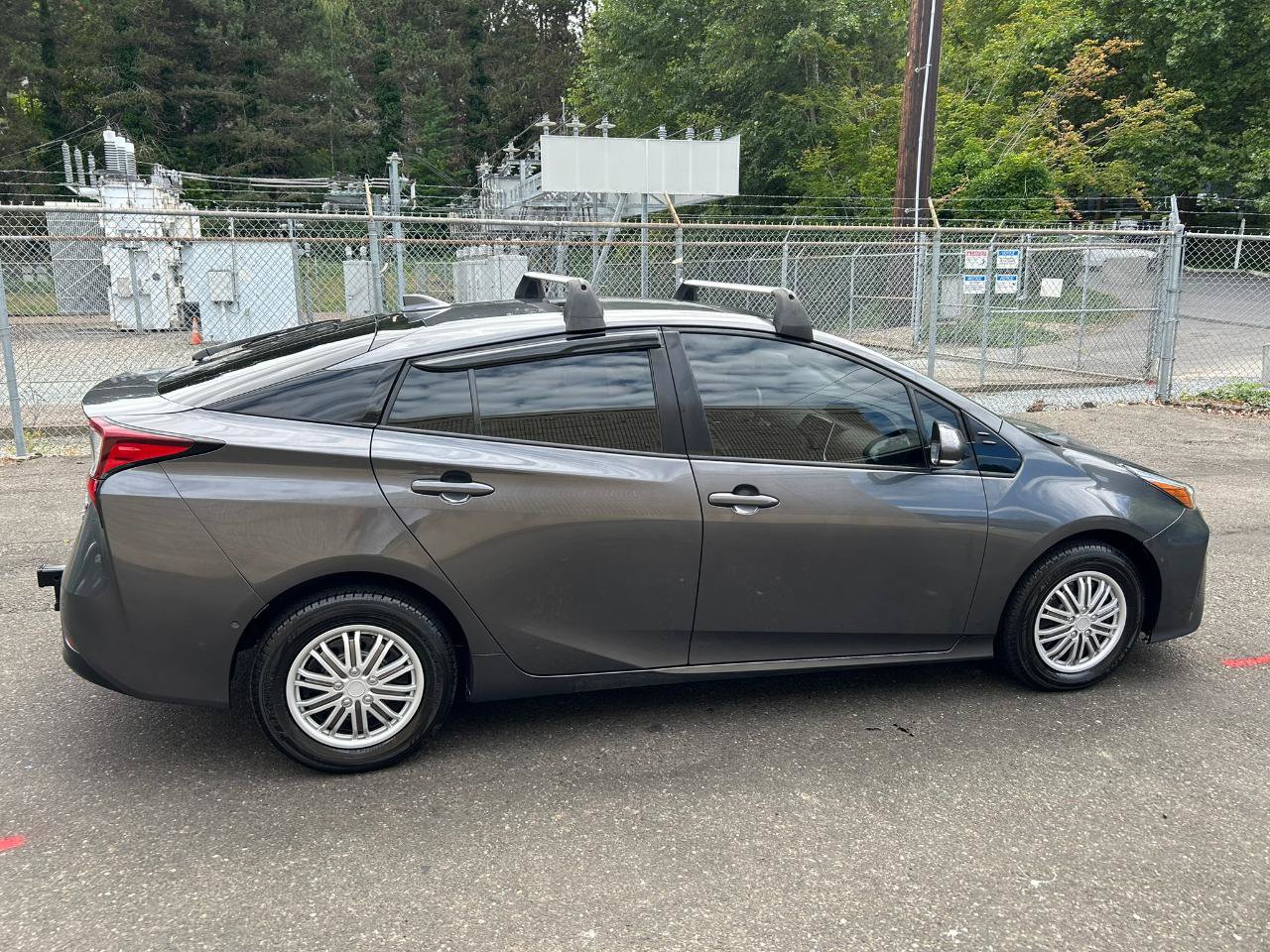 Used 2019 Toyota Prius XLE AWD/4WD image 4