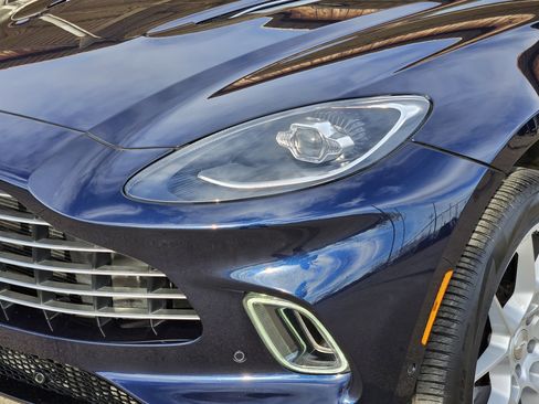 Used 2021 Aston Martin DBX image 11