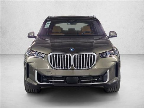 New 2026 BMW X5 xDrive50e image 2