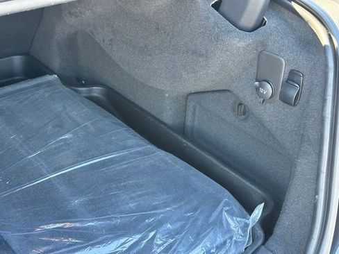 Used 2019 Jaguar XE Premium image 36