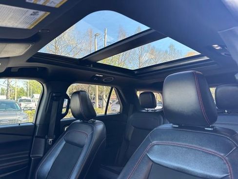 Used 2023 Ford Explorer ST-Line image 2