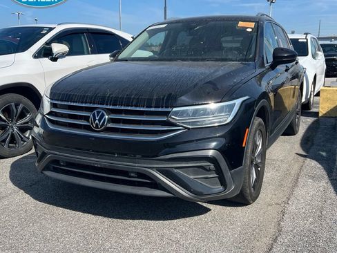 Used 2022 Volkswagen Tiguan SE w/ Panoramic Sunroof Package AWD/4WD image 3