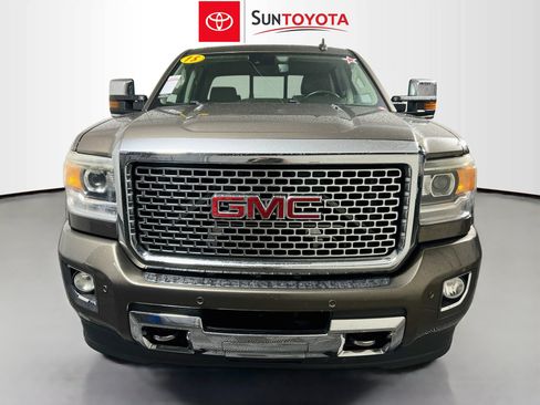Used 2015 GMC Sierra 2500 Denali w/ Duramax Plus Package AWD/4WD image 10