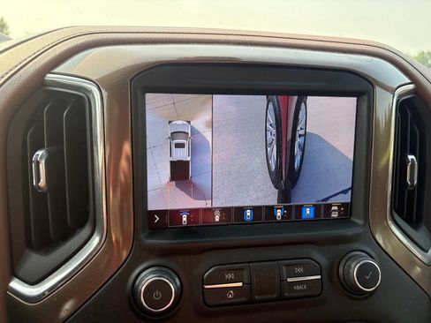Used 2021 Chevrolet Silverado 1500 High Country w/ Technology Package AWD/4WD image 32