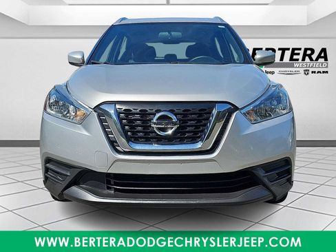Used 2019 Nissan Kicks SV FWD image 2