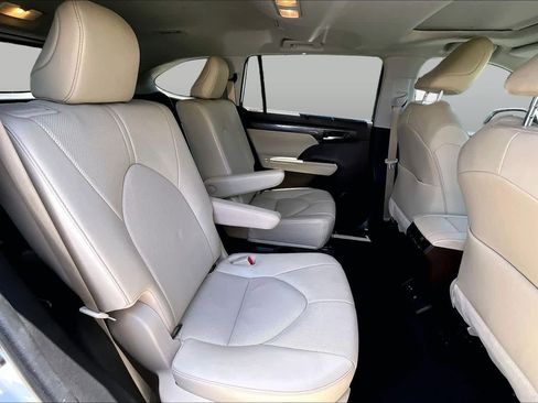 Used 2022 Toyota Highlander Limited AWD/4WD image 20