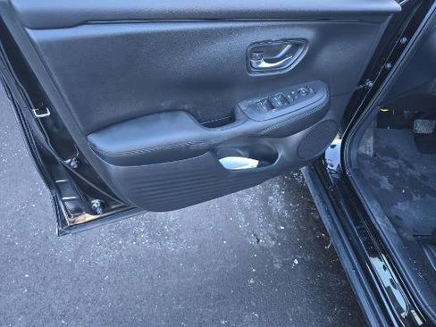 Used 2023 Honda HR-V LX image 12