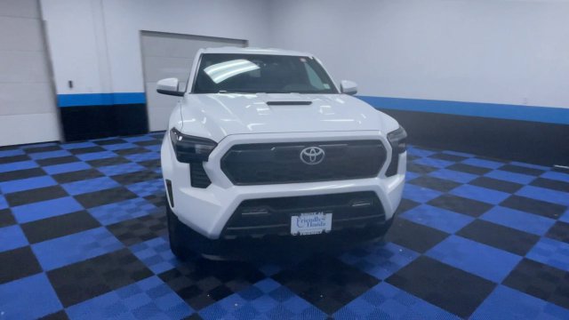 Used 2024 Toyota Tacoma TRD Sport AWD/4WD image 3