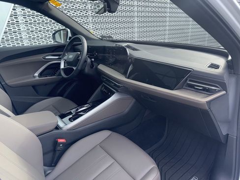 Used 2025 Audi Q5 2.0T Premium w/ Convenience Package image 6