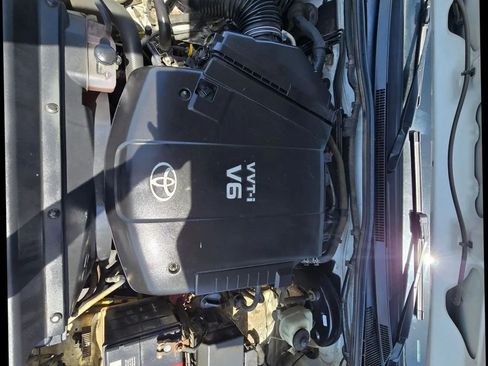 Used 2014 Toyota Tacoma 4x4 Access Cab V6 w/ TRD Sport Package image 28