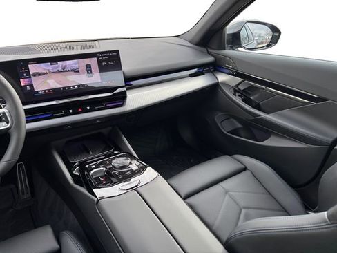 New 2026 BMW 530i xDrive w/ M Sport Package image 27